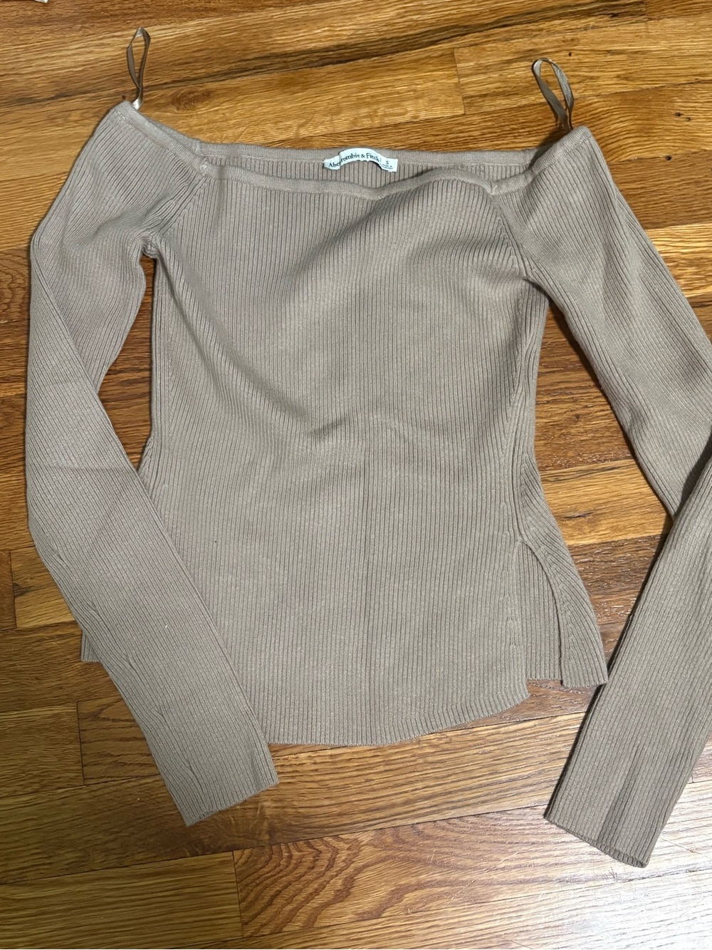 Abercrombie & Fitch Ribbed Off-Shoulder Top in Taupe
